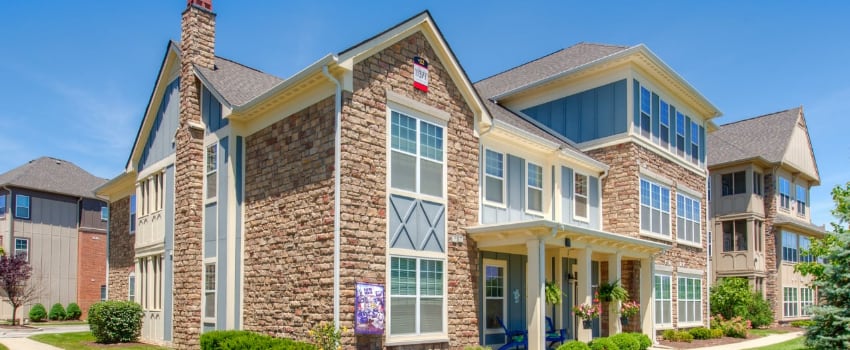 Exterior apartment building in Noblesville